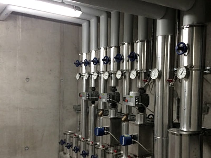 Blechverkleidete Verteilstation mit Armaturen — ausgeführt von ANKA